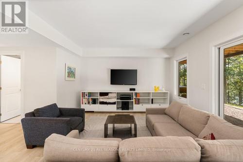 988B Lippert Lane, Faraday, ON - Indoor Photo Showing Living Room