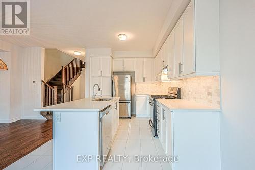 43 Seedling Crescent, Whitchurch-Stouffville, ON - Indoor Photo Showing Kitchen With Upgraded Kitchen