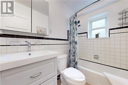 1 - 288 Reynolds Street, Oakville, ON - Indoor Photo Showing Bathroom