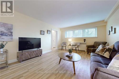 1 - 288 Reynolds Street, Oakville, ON - Indoor Photo Showing Living Room