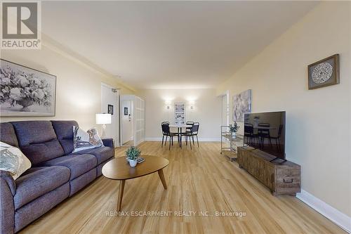 1 - 288 Reynolds Street, Oakville, ON - Indoor Photo Showing Living Room