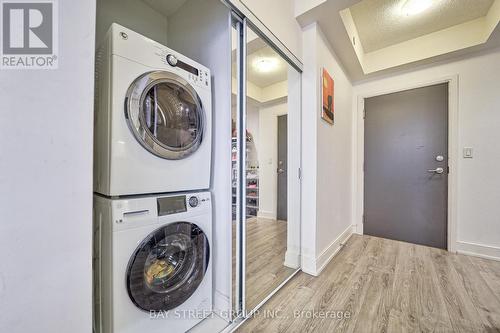 910 - 9600 Yonge Street, Richmond Hill, ON - Indoor Photo Showing Laundry Room