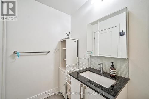 910 - 9600 Yonge Street, Richmond Hill, ON - Indoor Photo Showing Bathroom