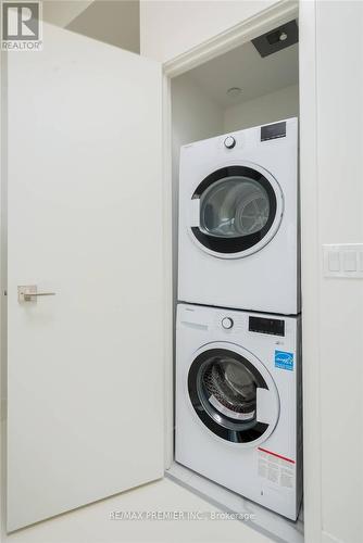 3007 - 2908 Highway 7 Road, Vaughan, ON - Indoor Photo Showing Laundry Room