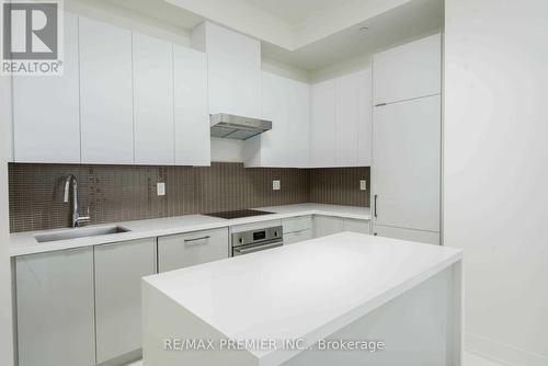 3007 - 2908 Highway 7 Road, Vaughan, ON - Indoor Photo Showing Kitchen With Upgraded Kitchen