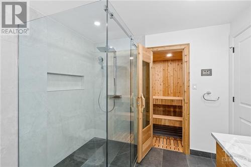 711 Ballycastle Crescent, Ottawa, ON - Indoor Photo Showing Bathroom