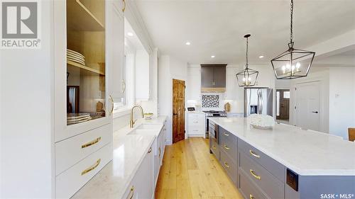 107 Woolf Bend, Saskatoon, SK - Indoor Photo Showing Kitchen With Upgraded Kitchen
