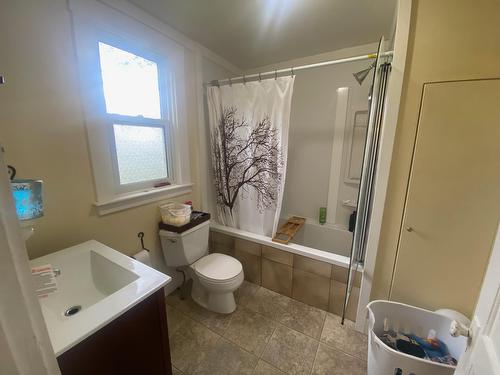 1205 Green Avenue, Trail, BC - Indoor Photo Showing Bathroom