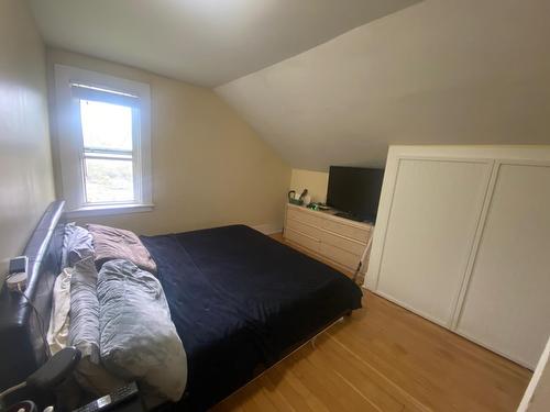 1205 Green Avenue, Trail, BC - Indoor Photo Showing Bedroom