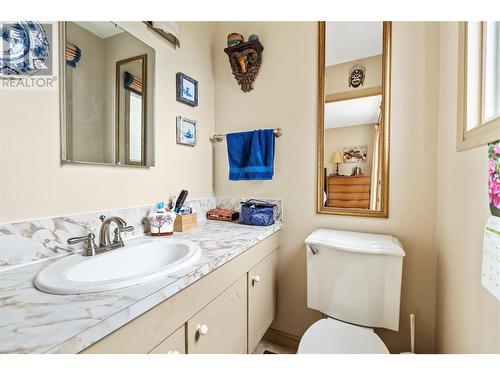 2802 East Vernon Road, Vernon, BC - Indoor Photo Showing Bathroom