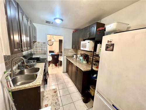 1624 Bloor Street|Unit #63, Mississauga, ON - Indoor Photo Showing Kitchen With Double Sink