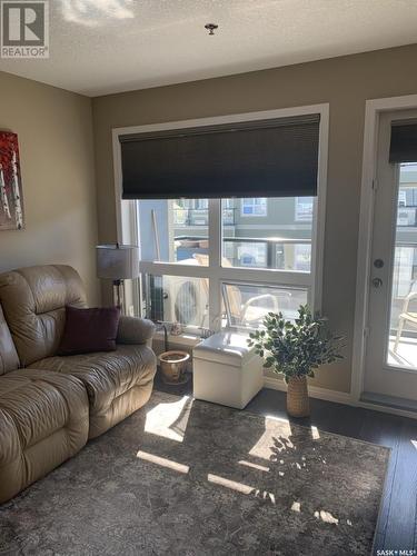 4204 108 Willis Crescent, Saskatoon, SK - Indoor Photo Showing Living Room