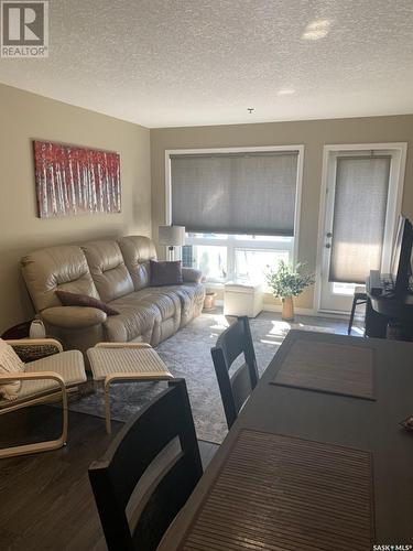 4204 108 Willis Crescent, Saskatoon, SK - Indoor Photo Showing Living Room