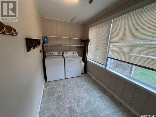 1144 Broder Street, Regina, SK - Indoor Photo Showing Laundry Room