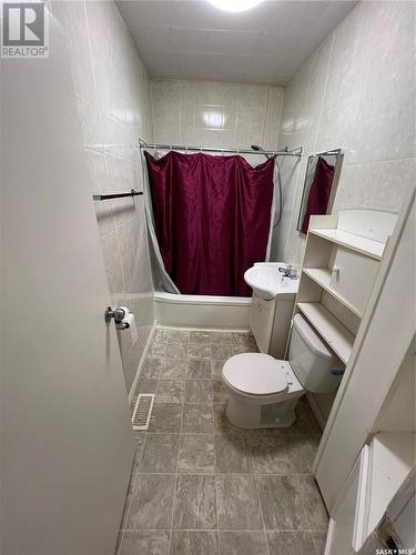 1144 Broder Street, Regina, SK - Indoor Photo Showing Bathroom