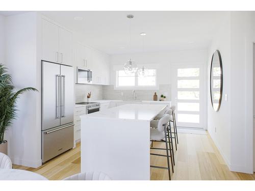 1 - 6145 Parnaby Road, Cranbrook, BC - Indoor Photo Showing Kitchen