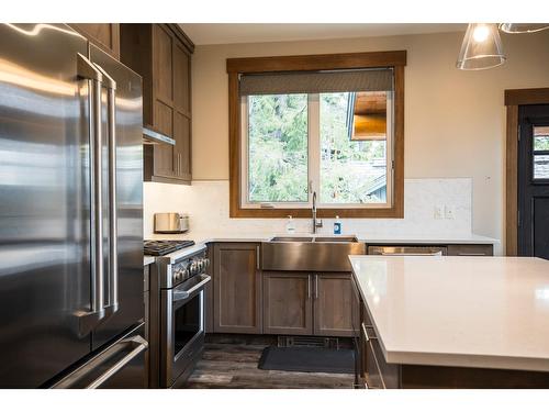 502 - 5258 Highline Drive, Fernie, BC - Indoor Photo Showing Kitchen