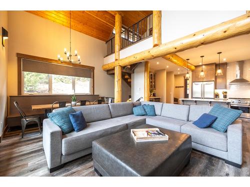 502 - 5258 Highline Drive, Fernie, BC - Indoor Photo Showing Living Room