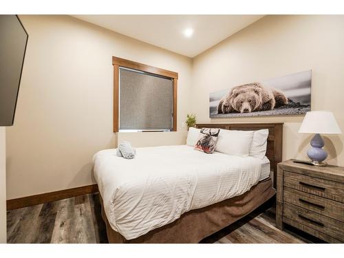 502 - 5258 Highline Drive, Fernie, BC - Indoor Photo Showing Bedroom