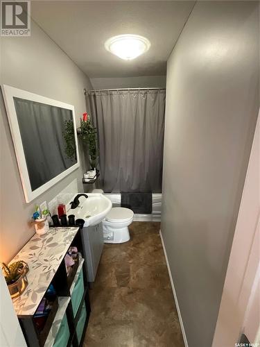 414 4Th Street S, Wakaw, SK - Indoor Photo Showing Bathroom