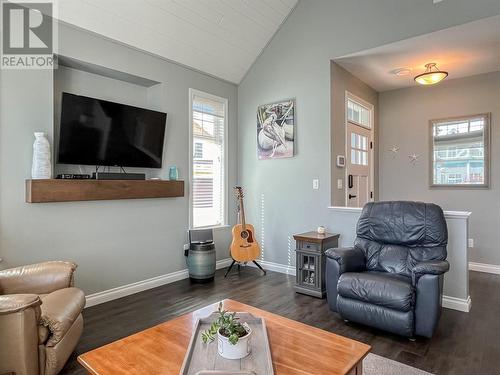 2450 Radio Tower Road Unit# 121, Oliver, BC - Indoor Photo Showing Living Room