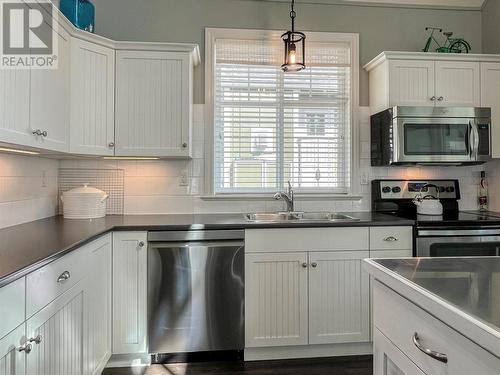 2450 Radio Tower Road Unit# 121, Oliver, BC - Indoor Photo Showing Kitchen With Double Sink