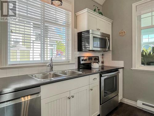 2450 Radio Tower Road Unit# 121, Oliver, BC - Indoor Photo Showing Kitchen With Double Sink