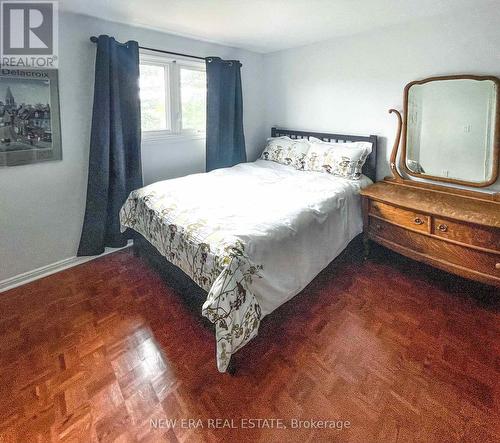1718 Hollow Oak Terrace, Mississauga, ON - Indoor Photo Showing Bedroom