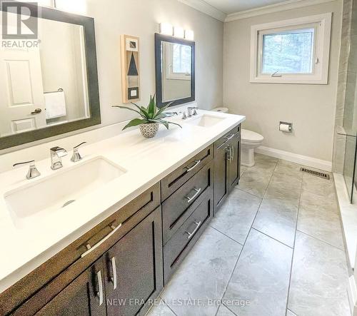 1718 Hollow Oak Terrace, Mississauga, ON - Indoor Photo Showing Bathroom