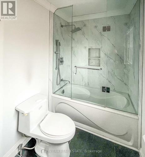 1718 Hollow Oak Terrace, Mississauga, ON - Indoor Photo Showing Bathroom