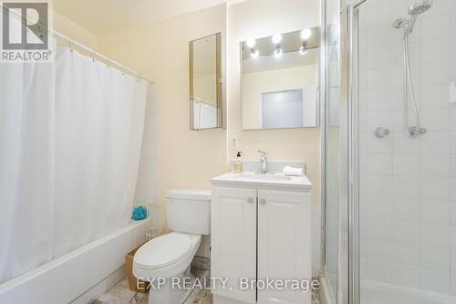 112 - 61 Markbrook Lane, Toronto, ON - Indoor Photo Showing Bathroom