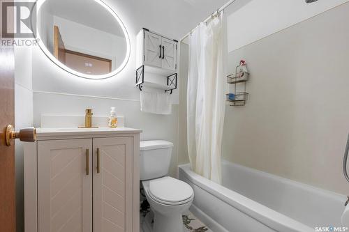 1431 Macpherson Avenue, Regina, SK - Indoor Photo Showing Bathroom