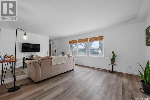1431 Macpherson Avenue, Regina, SK - Indoor Photo Showing Living Room