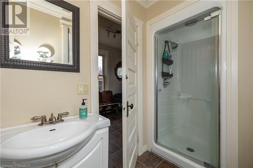 1324 4Th Avenue W, Owen Sound, ON - Indoor Photo Showing Bathroom