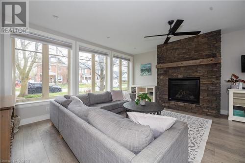 1324 4Th Avenue W, Owen Sound, ON - Indoor Photo Showing Living Room With Fireplace