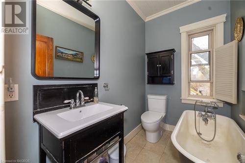 1324 4Th Avenue W, Owen Sound, ON - Indoor Photo Showing Bathroom