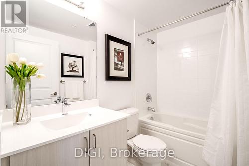 2304 - 55 Smooth Rose Court, Toronto, ON - Indoor Photo Showing Bathroom