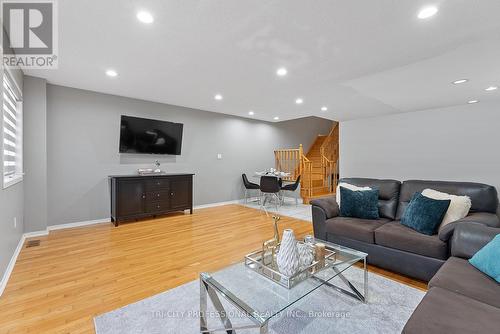 18 Oliti Court, Toronto, ON - Indoor Photo Showing Living Room