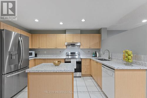 18 Oliti Court, Toronto, ON - Indoor Photo Showing Kitchen With Stainless Steel Kitchen With Double Sink