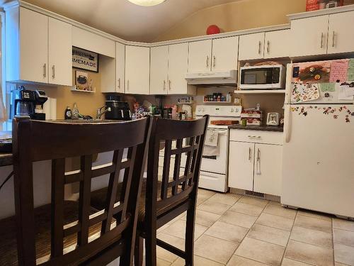 40 6Th Street Ne, Portage La Prairie, MB - Indoor Photo Showing Kitchen