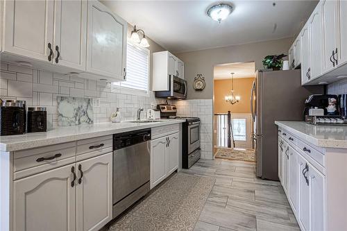 4329 Concord Avenue, Lincoln, ON - Indoor Photo Showing Kitchen