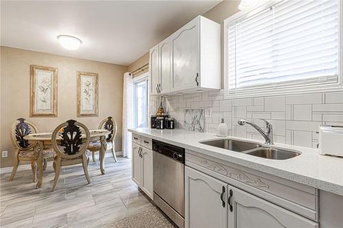 4329 Concord Avenue, Lincoln, ON - Indoor Photo Showing Kitchen With Double Sink