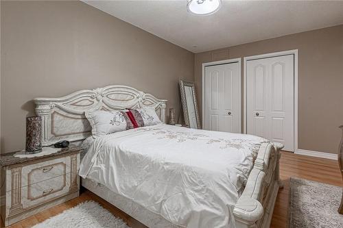 4329 Concord Avenue, Lincoln, ON - Indoor Photo Showing Bedroom