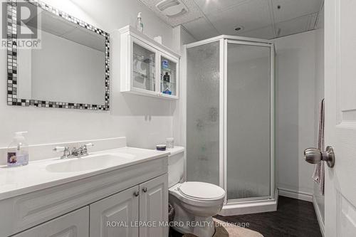 4329 Concord Avenue, Lincoln, ON - Indoor Photo Showing Bathroom