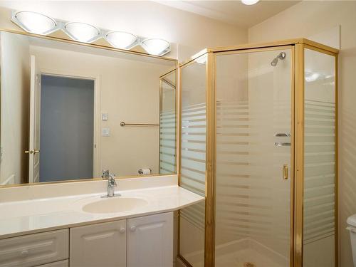 16-106 Aldersmith Pl, View Royal, BC - Indoor Photo Showing Bathroom