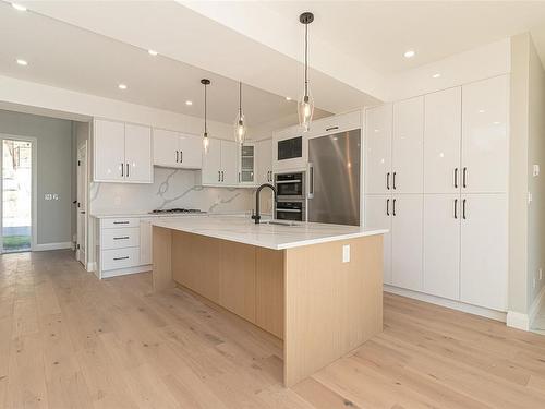 1137 Spirit Crt, Langford, BC - Indoor Photo Showing Kitchen With Upgraded Kitchen