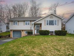 52 Canting Drive  Middle Sackville, NS B4E 2W3