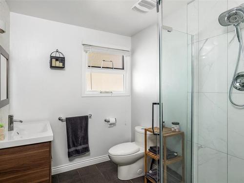 979 Loralee Rd, Cobble Hill, BC - Indoor Photo Showing Bathroom