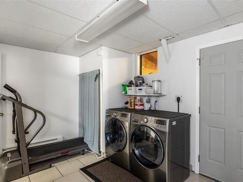 979 Loralee Rd, Cobble Hill, BC - Indoor Photo Showing Laundry Room