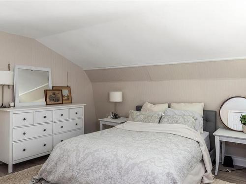 979 Loralee Rd, Cobble Hill, BC - Indoor Photo Showing Bedroom